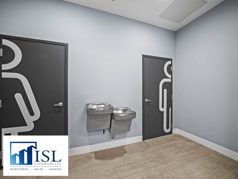 More Photos Of 1700 35th St, Orlando Warehouse For Lease