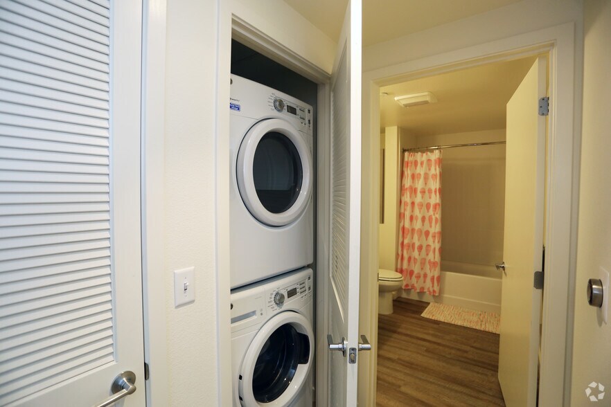 More Photos Of 424 W Pico Blvd, Los Angeles Apartments For Lease