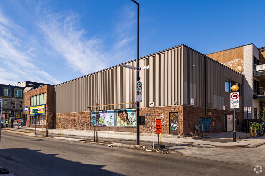 More Photos Of 3745-3755 Boul Saint-Laurent, Montréal Drugstore For Lease