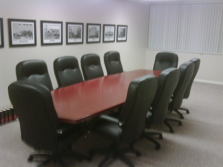 More Photos Of 329 Centre St, Dallas Office For Lease