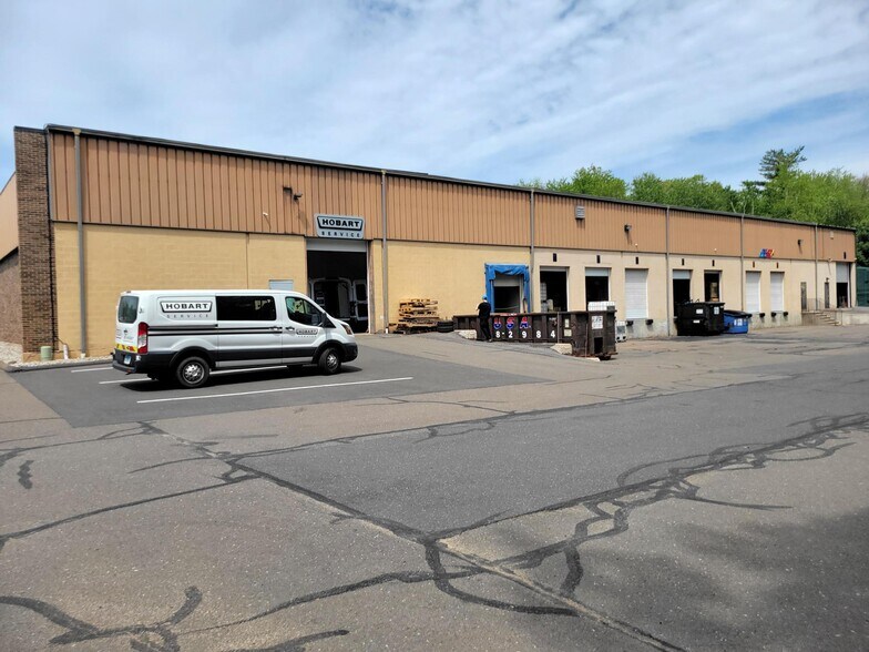 More Photos Of 14 Airport Park Rd, East Granby Light Manufacturing For Lease