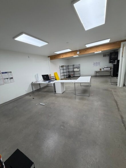More Photos Of 10835-10845 Vanowen St, North Hollywood Warehouse For Lease