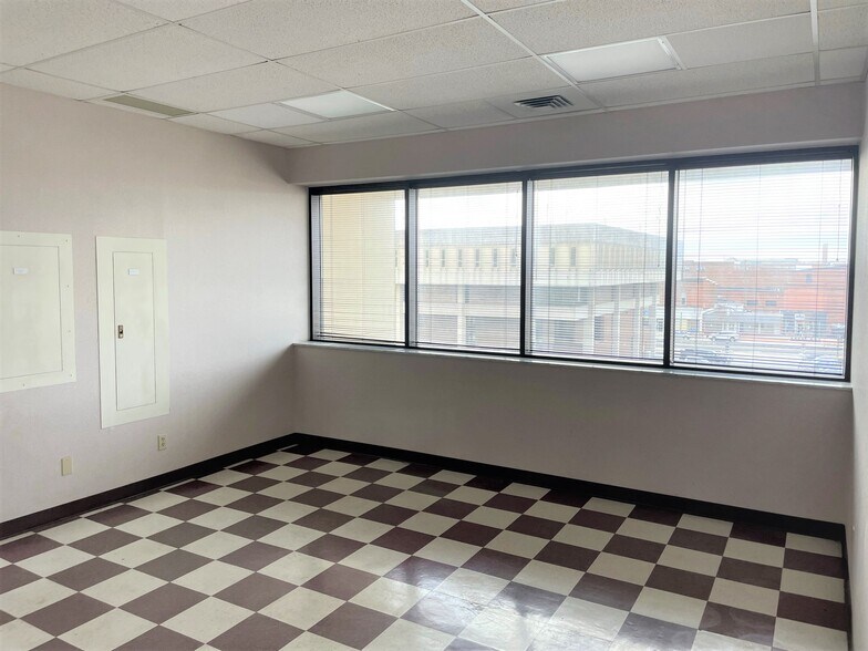 More Photos Of 15 N 3rd St, Newark Loft Creative Space For Lease