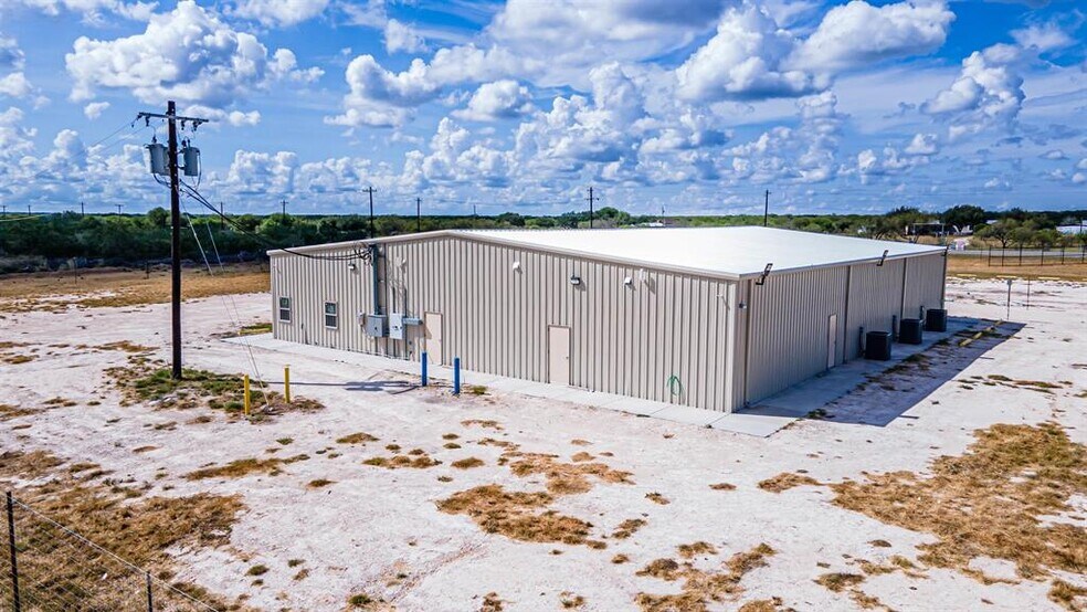 More Photos Of 25998 TX State Hwy 359, Bruni Warehouse For Sale