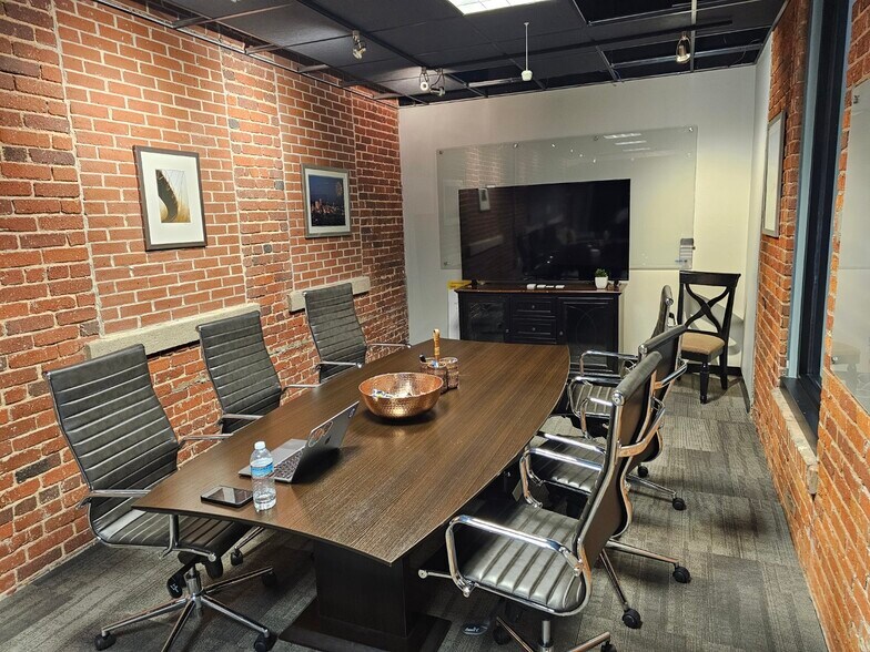 More Photos Of 7 S Laurens St, Greenville Office For Sale