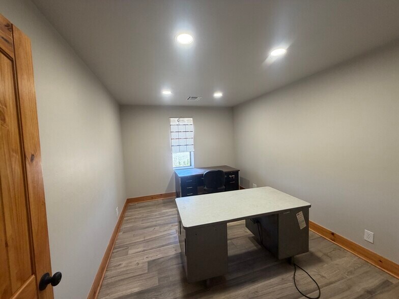 More Photos Of 5328 E Market St, Enid Manufacturing For Sale