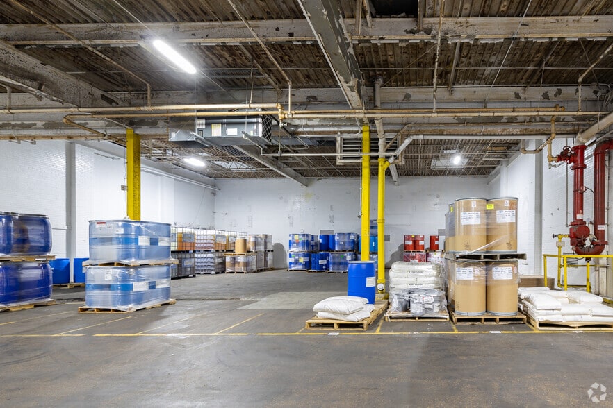 More Photos Of 7110-7140 N Broadway, Saint Louis Warehouse For Lease