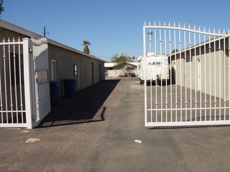 More Photos Of 256-258 E 10th Dr, Mesa Warehouse For Sale