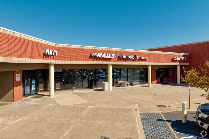 More Photos Of 2000 I-35 S, Round Rock Unknown For Lease