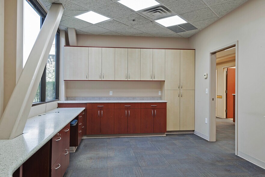 More Photos Of 320 W River Park Dr, Provo Medical For Sale