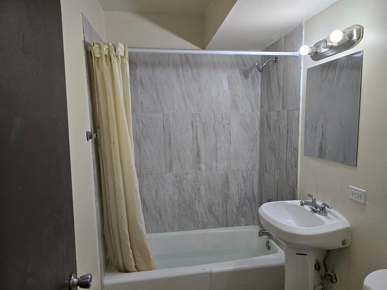 More Photos Of 6535 S King Dr, Chicago Hotel For Sale