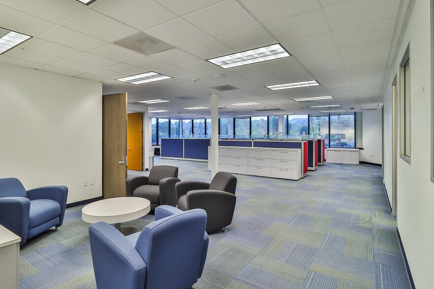 More Photos Of 17323 Ventura Blvd, Encino Office For Lease