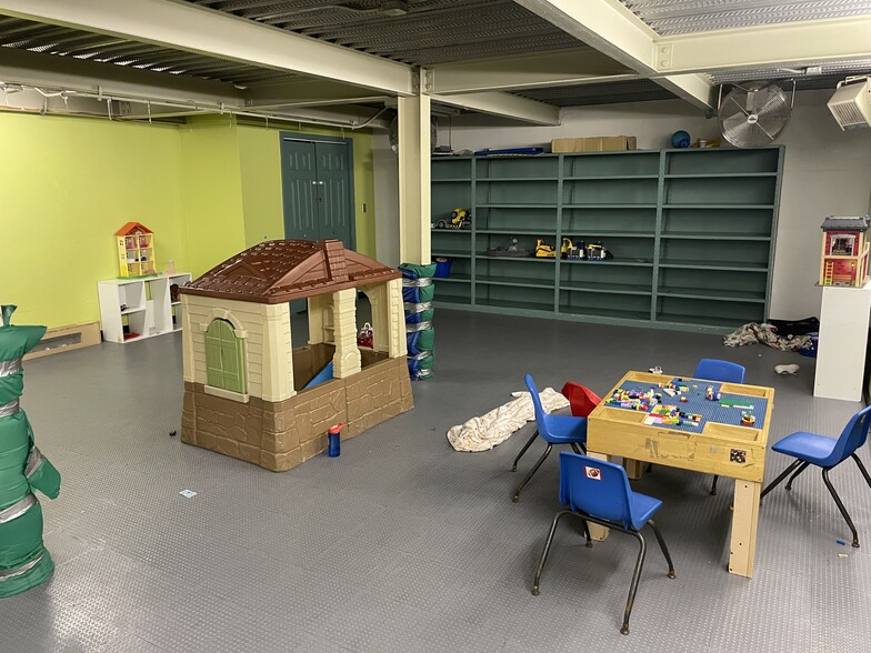 More Photos Of 2014-2016 Noble St, Swissvale Office For Sale