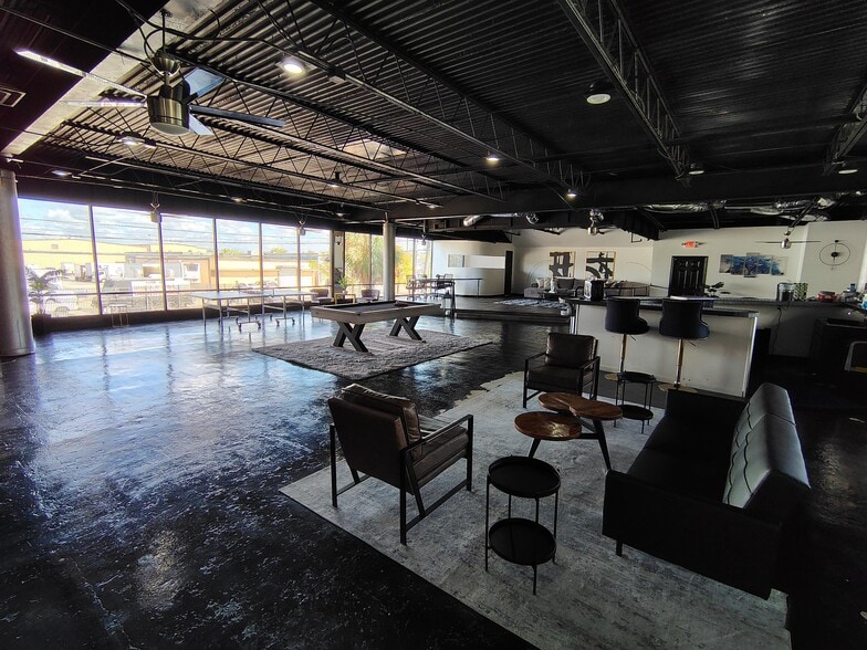 More Photos Of 802 Crosstimbers, Houston Office For Sale