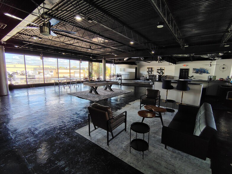 More Photos Of 802 Crosstimbers, Houston General Retail For Sale