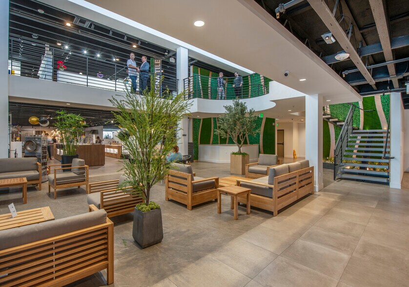 More Photos Of 2413 Pacific Coast Hwy, Lomita General Retail For Sale