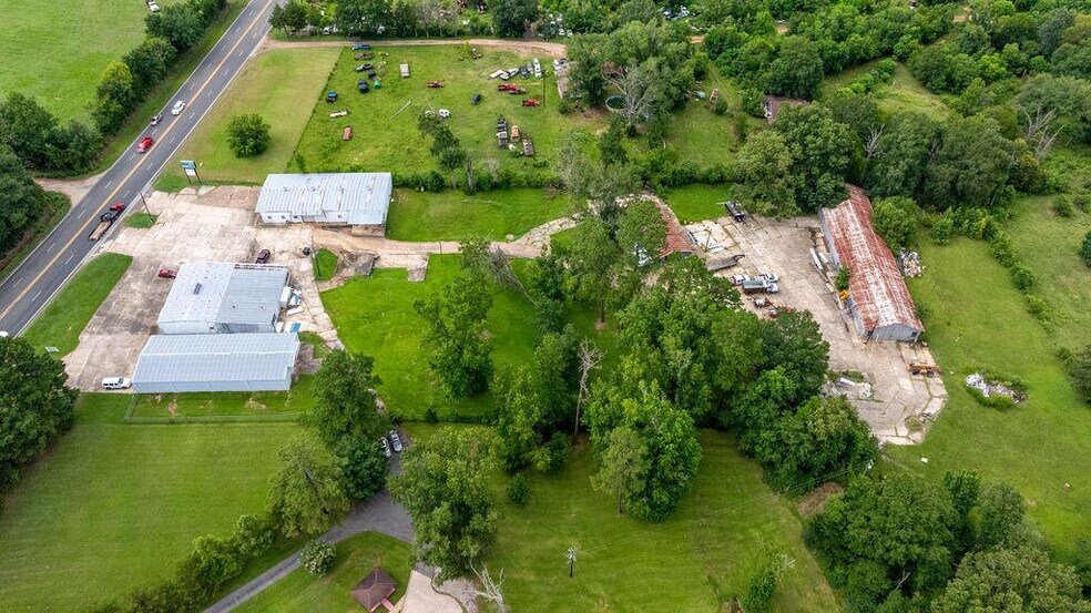 More Photos Of 2524 US Highway 96 N, Center Warehouse For Sale