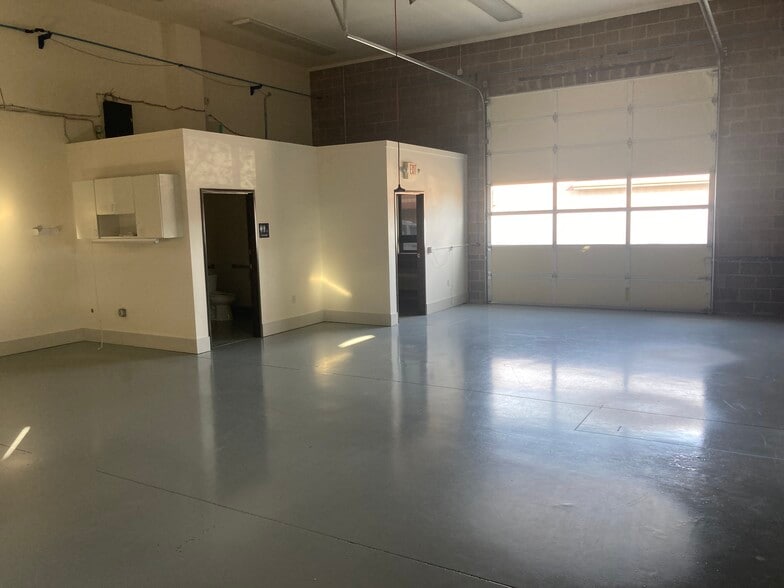 More Photos Of 202 Wasco Loop, Hood River Warehouse For Lease