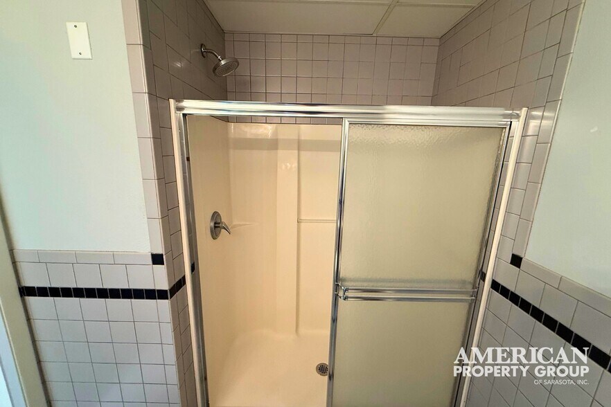 More Photos Of 1800 Northgate Blvd, Sarasota Light Distribution For Lease