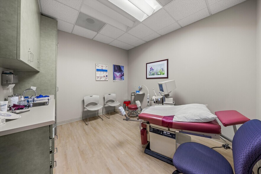 More Photos Of 27871 Smyth Dr, Santa Clarita Medical For Sale