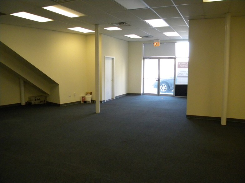 More Photos Of 1940-1952 N Elston Ave, Chicago Freestanding For Lease