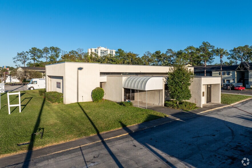 More Photos Of 5730 University Blvd W, Jacksonville Restaurant For Lease