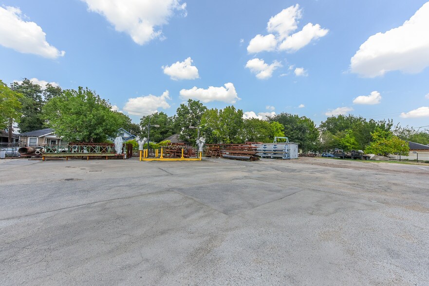 More Photos Of 4001 Navigation Blvd, Houston Warehouse For Sale