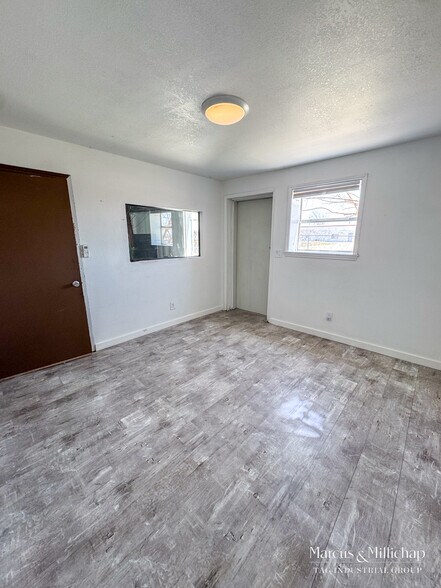More Photos Of 209 Tradesmen Dr, Hutto Warehouse For Sale