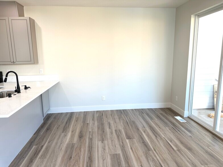 More Photos Of , Kelso Multifamily For Sale