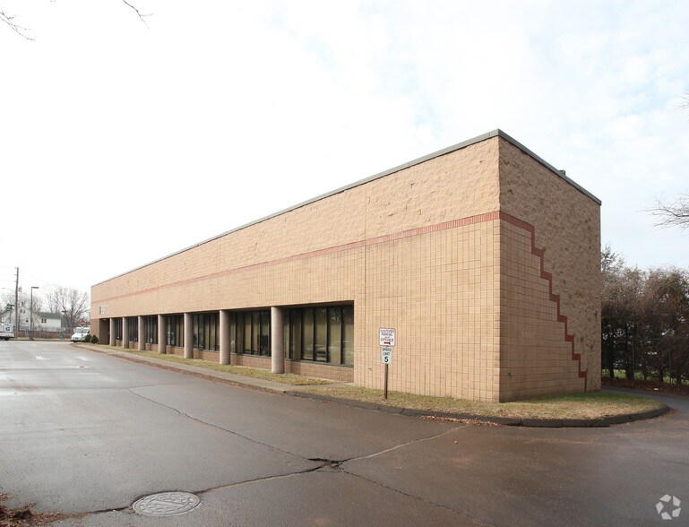 Primary Photo Of 10 Middletown Ave, North Haven Post Office For Sale