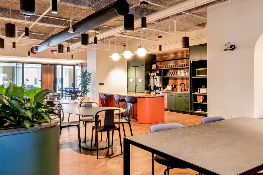 More Photos Of 999 Peachtree St Ne, Atlanta Office For Sale