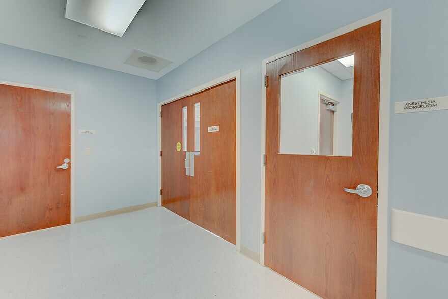 More Photos Of 855 Lehigh Ave, Union Township Office For Lease