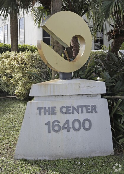 More Photos Of 16400 NW 2nd Ave, Miami Medical For Lease
