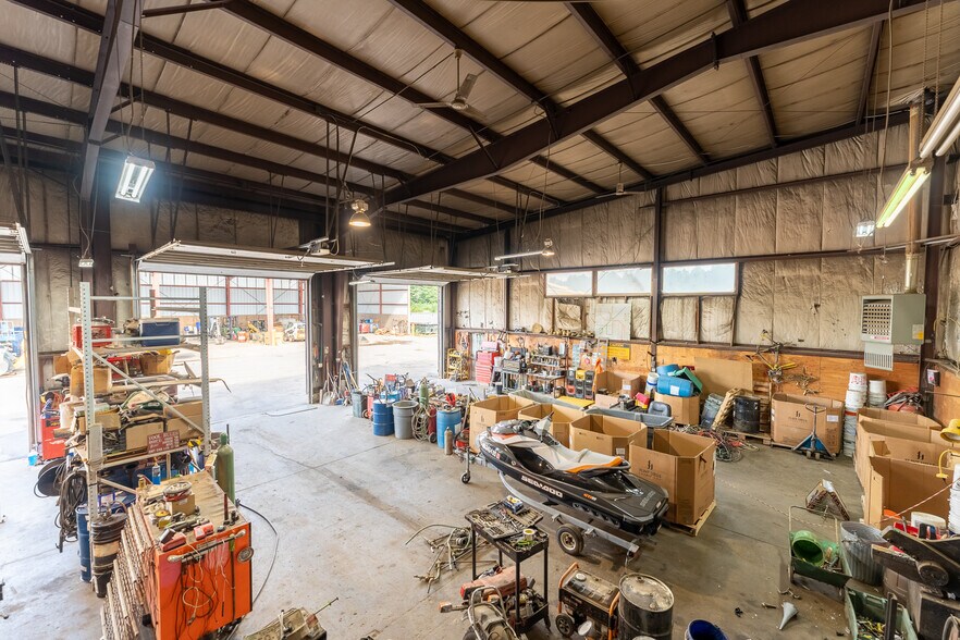 More Photos Of 563 Plains Rd, Tamworth Warehouse For Lease
