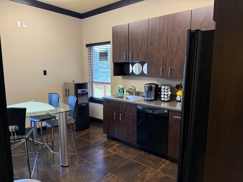 More Photos Of 5115 S Lakeland Dr, Lakeland Office For Sale