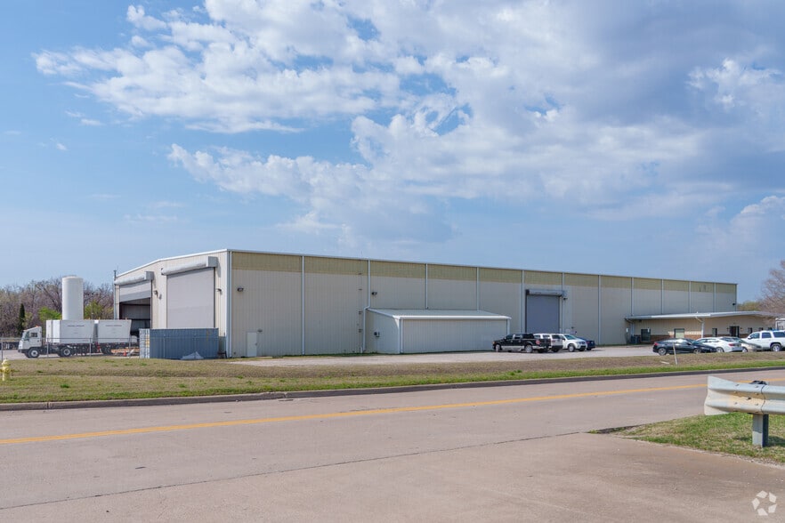More Photos Of 1220 W Keystone Ave, Catoosa Manufacturing For Sale