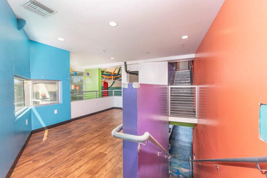 More Photos Of 512 N Pacific Coast Hwy, Redondo Beach Freestanding For Sale