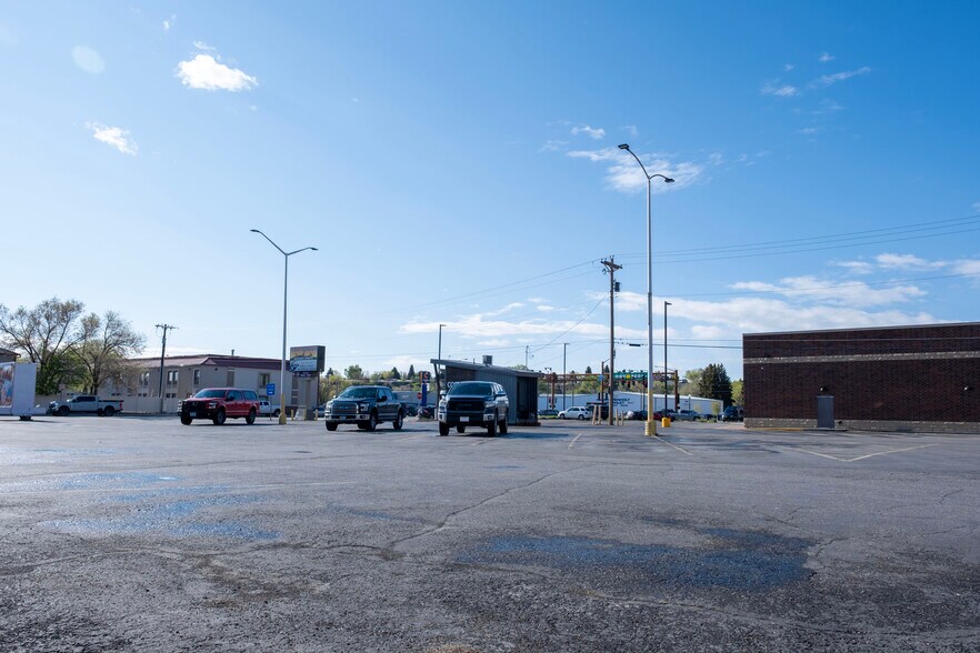 More Photos Of 1526 Rumsey Ave, Cody Freestanding For Sale