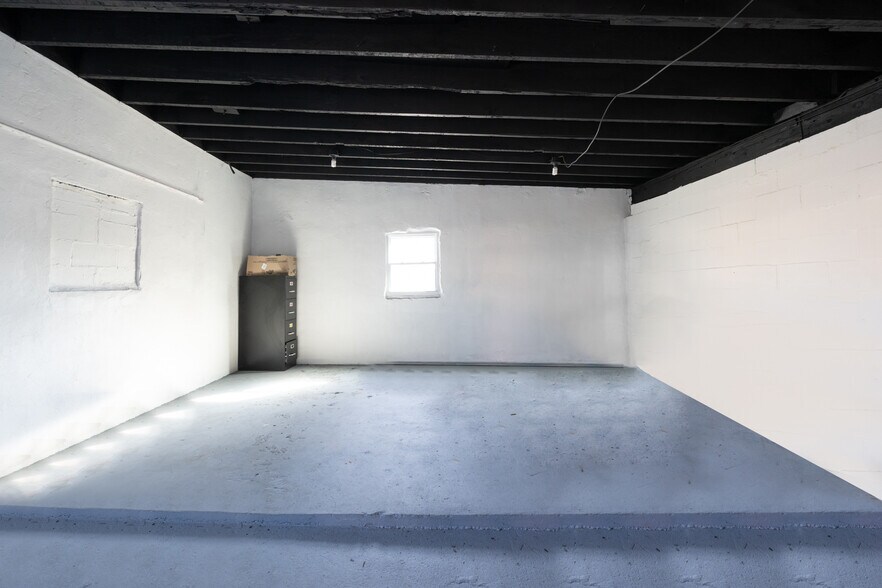 910 Rev S Howard Woodson Jr Way, Trenton, NJ 08638 Auto Dealership