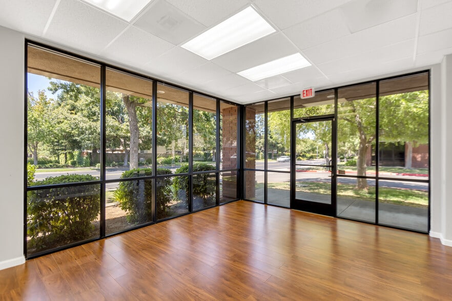 More Photos Of 9571 Laguna Springs Dr, Elk Grove Office For Lease