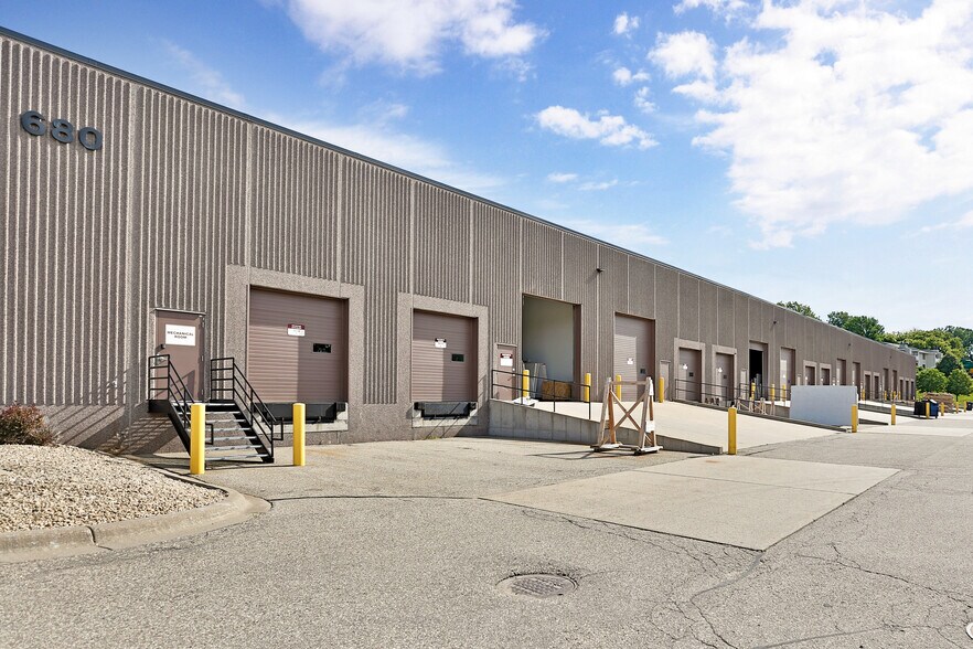 More Photos Of 680 E Travelers Trl, Burnsville Showroom For Lease