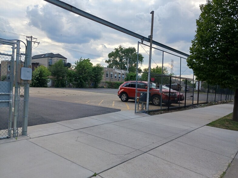 More Photos Of 2501 W Washington Blvd, Chicago Loft Creative Space For Lease