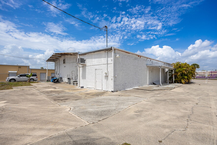 More Photos Of 916 SE 14th Ave, Cape Coral Restaurant For Sale