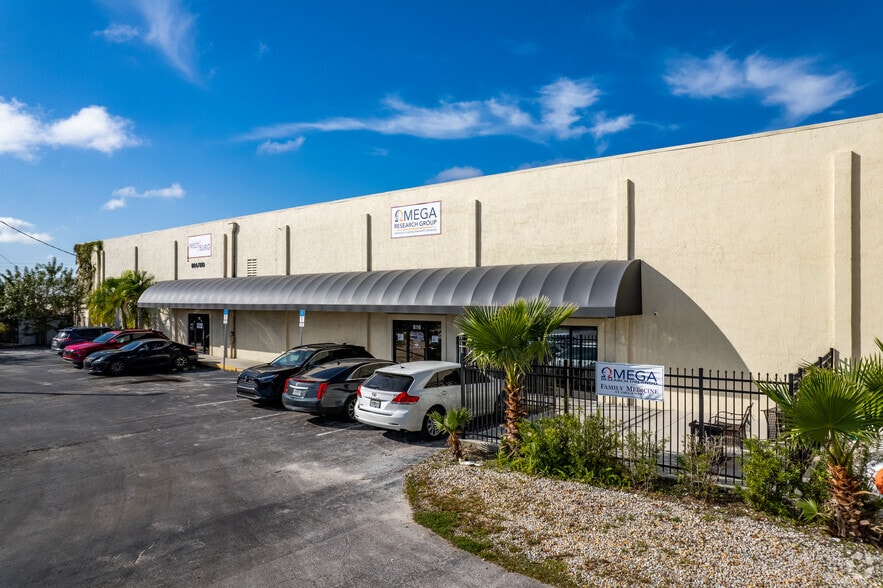 More Photos Of 800-840 Mercy Dr, Orlando Medical For Lease
