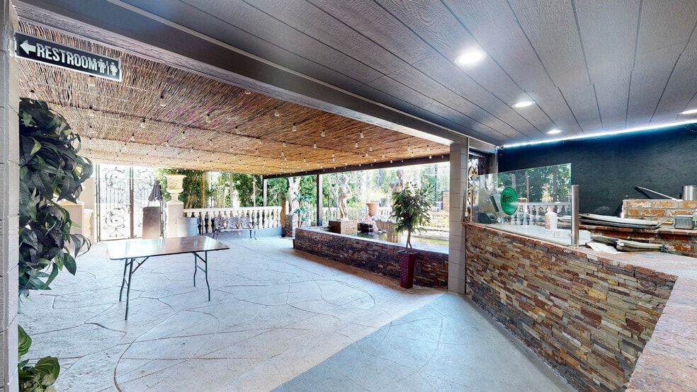 More Photos Of 6500 Foothill Blvd, Tujunga Restaurant For Sale