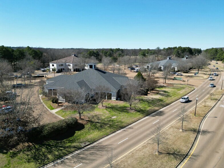 More Photos Of 601 Crescent Blvd, Madison Office For Lease