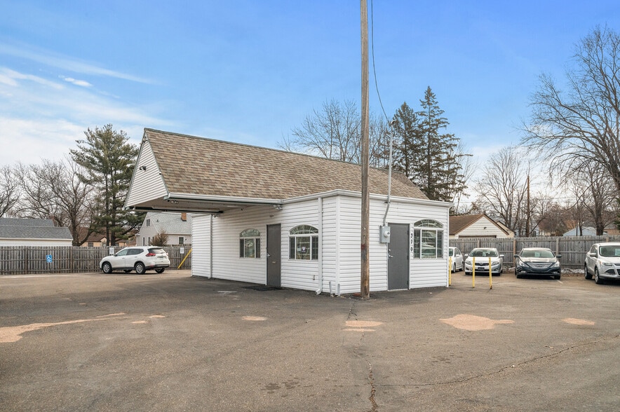More Photos Of 370 Maryland Ave W, Saint Paul Auto Dealership For Sale