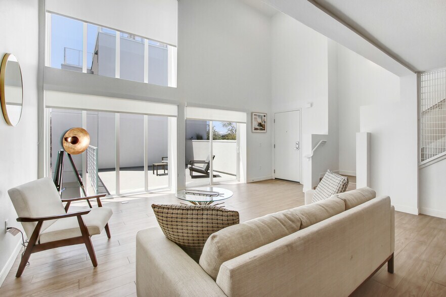 More Photos Of 6625 Reseda Blvd, Reseda Apartments For Lease