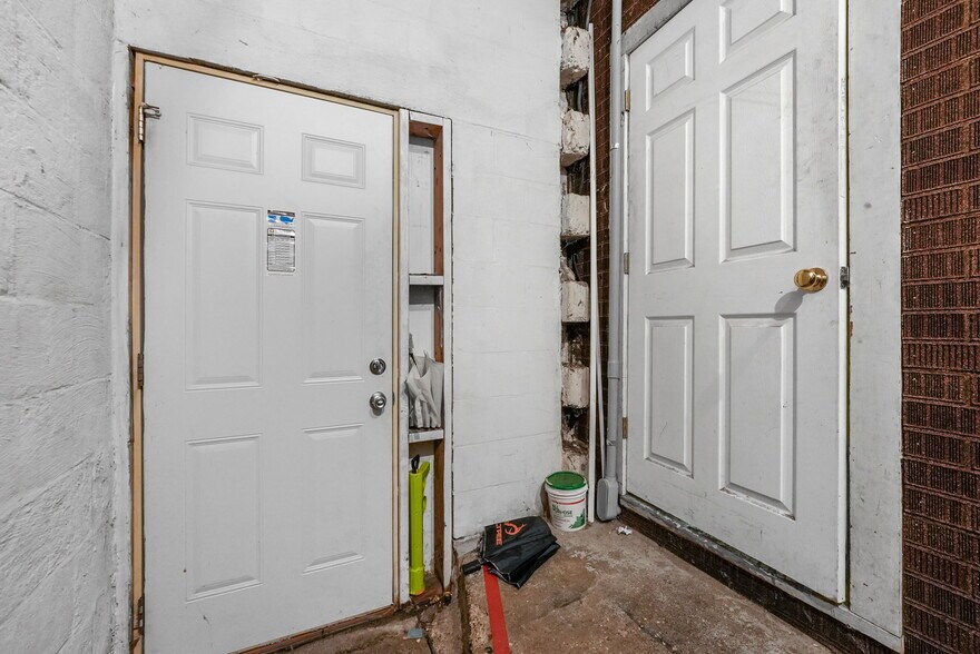 More Photos Of 10907 Main St, Honor Flex For Sale