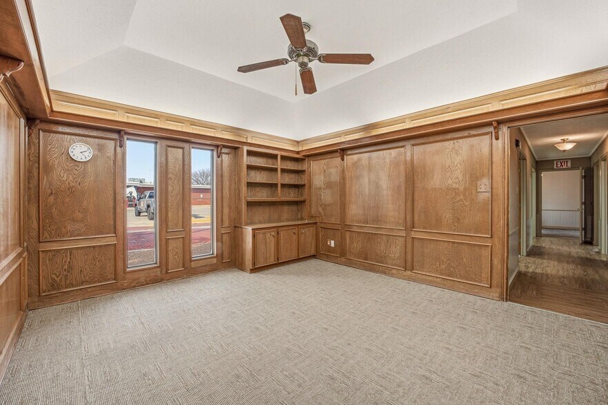 More Photos Of 240 W Green St, Stephenville Office For Sale